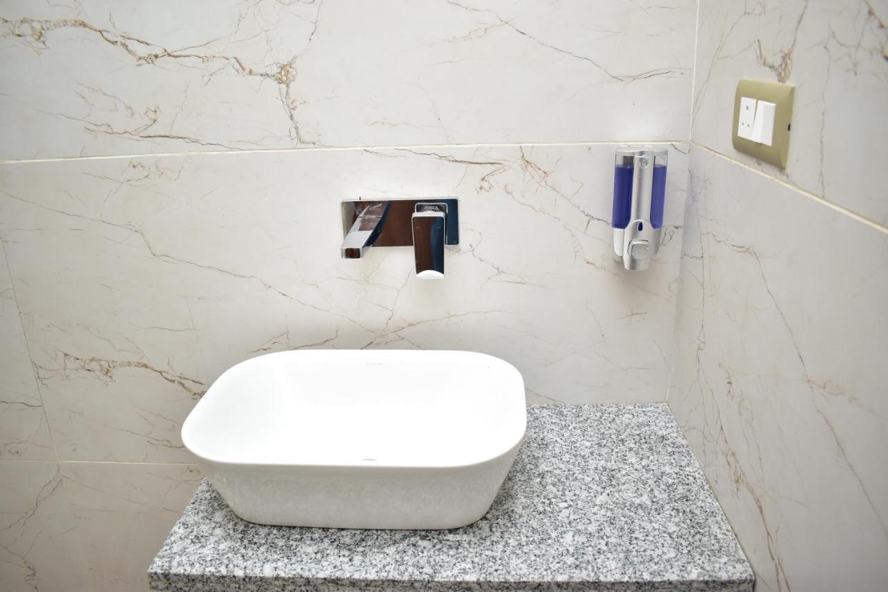Qotel Hotel Signature Bnb-Ashok Vihar New Delhi Exterior photo